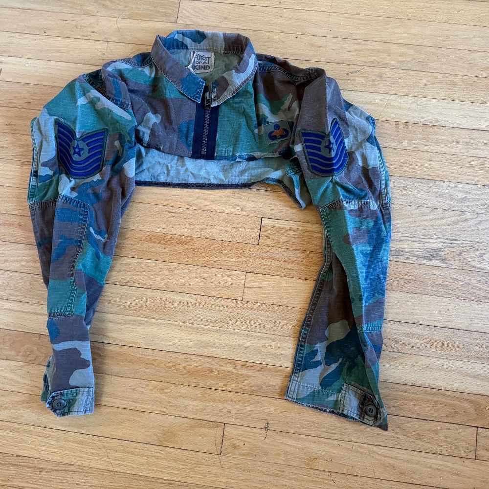 LF furst of a kind camo cropped jacket New w tag